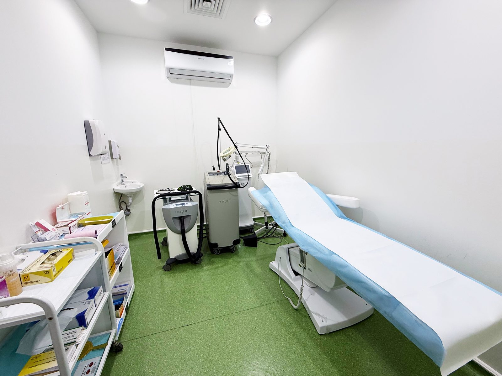 Laser hair removal treatment room in a poly clinic in Jumeirah, Dubai